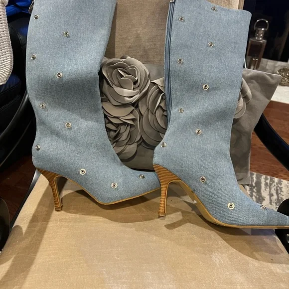 Boots - Picture 6 of 8